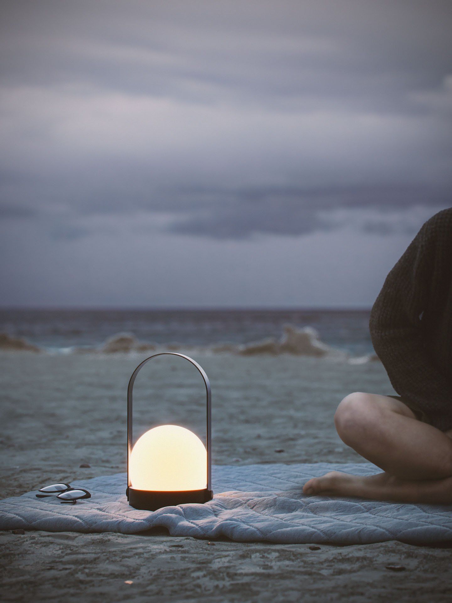 3D rendered image of a portable lamp on a beach, showcasing 3D product modeling and realistic rendering in a serene outdoor setting.
