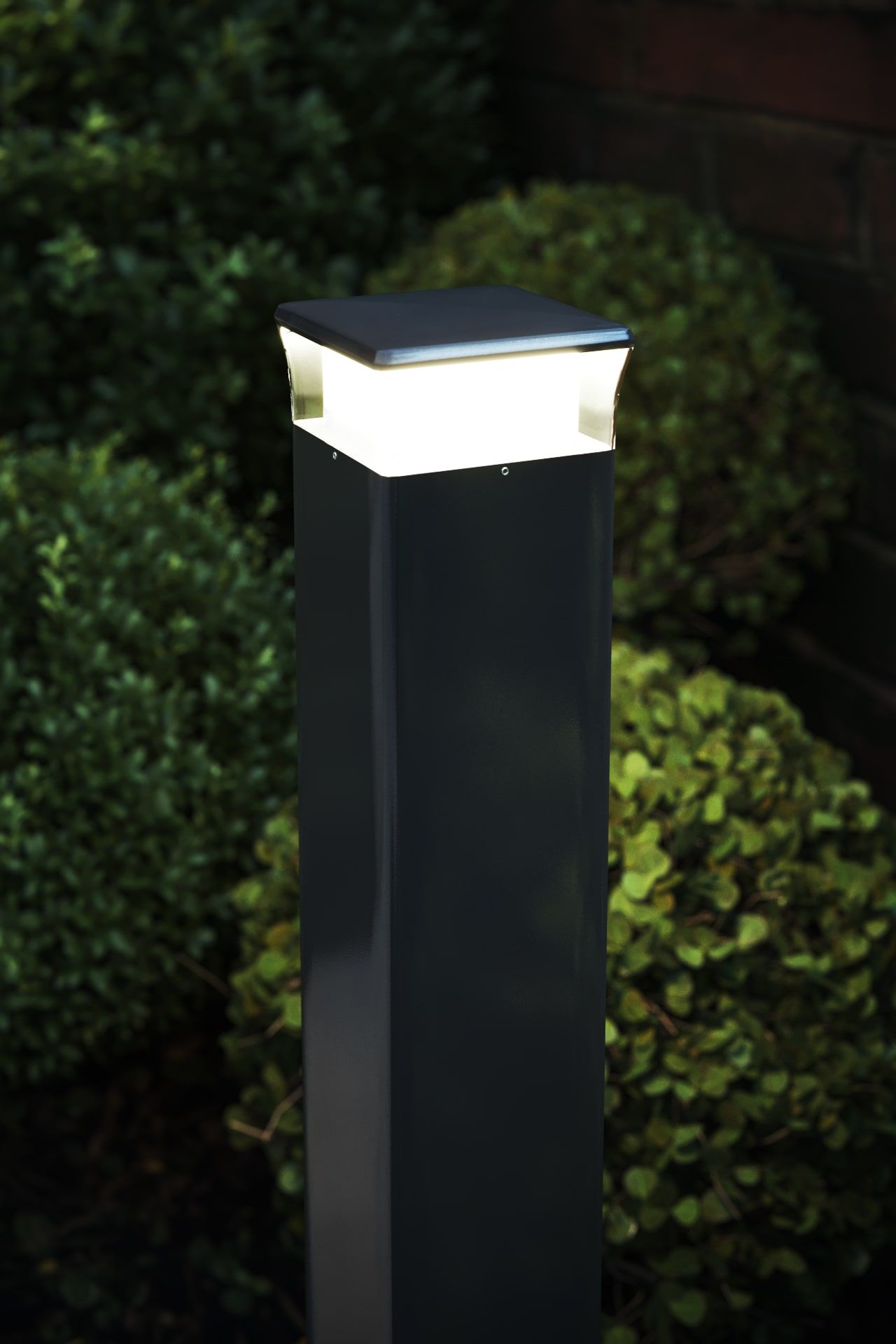 Photorealistic 3D rendering of an outdoor light fixture, showcasing high-quality CGI visualization and product modeling.